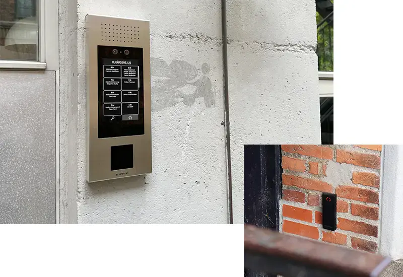 Åben døren med en adgangsbrik på hoveddørens dørstation og bagdørens Nexus læser
